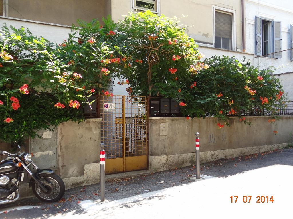 Room In Roma Isole Exterior photo